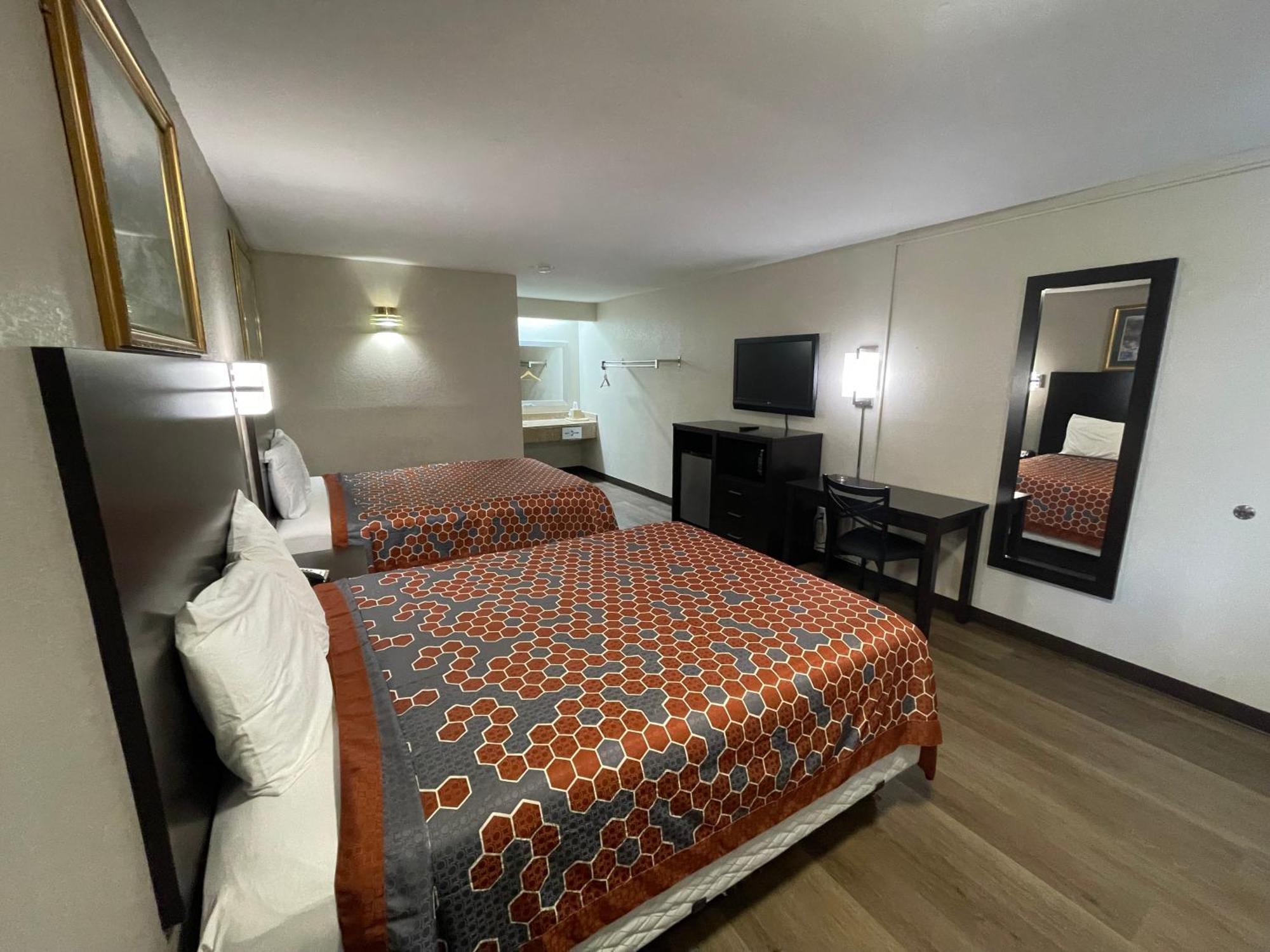 Royal Inn Motel เฟรเดอริกส์เบิร์ก ภายนอก รูปภาพ