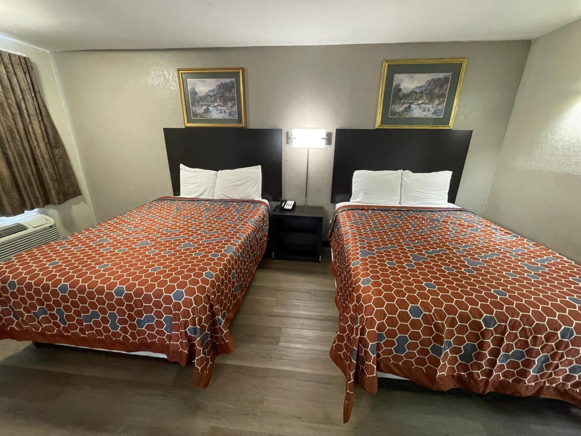 Royal Inn Motel เฟรเดอริกส์เบิร์ก ภายนอก รูปภาพ